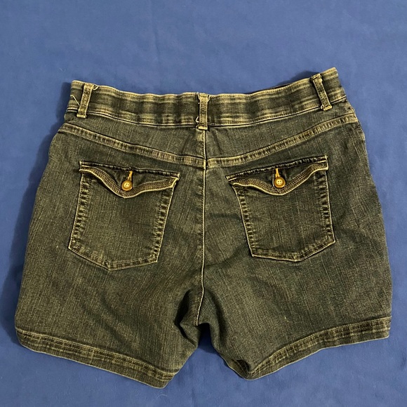 Lee Jean Shorts - Picture 2 of 3